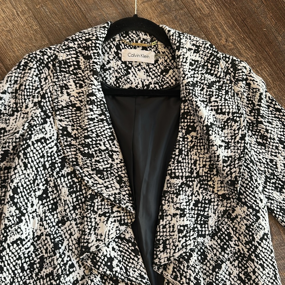 Calvin Klein Black and White Patterned Open-Front Blazer - Picture 10 of 15
